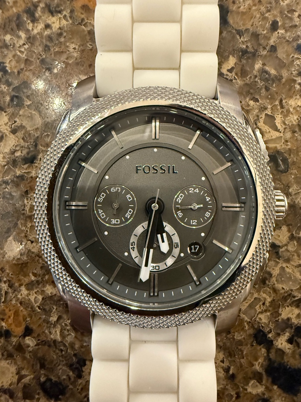 Fossil Men's chronograph watch, FS4553 stainless steel case with grey dial. EUC